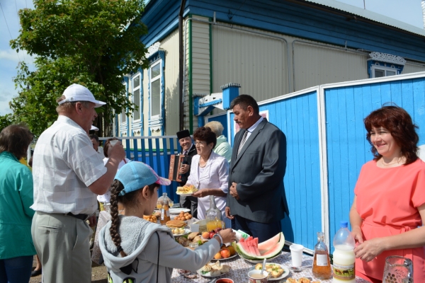 Помощь односельчанам в русской деревне